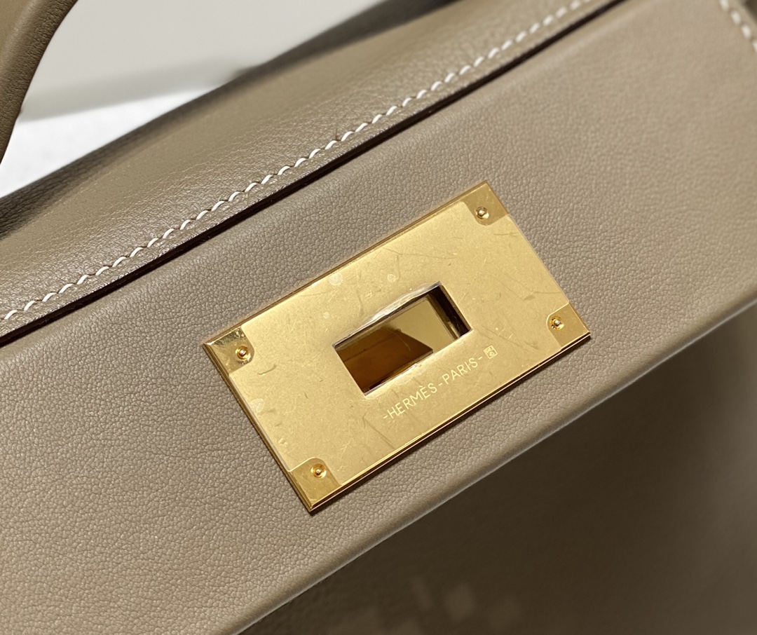 Hermes Kelly Mini 2424 21cm Handbag in Etoupe Clemence Leather 